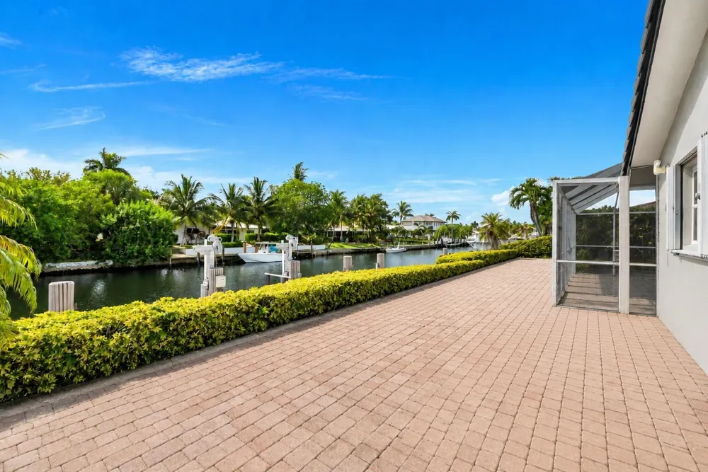 4020 NE 24th Avenue Lighthouse Point, FL 33064