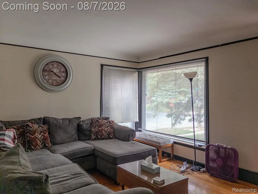 18400 Lenore Detroit City, MI 48219