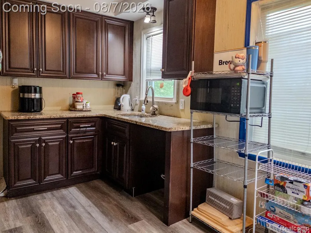 18400 Lenore Detroit City, MI 48219