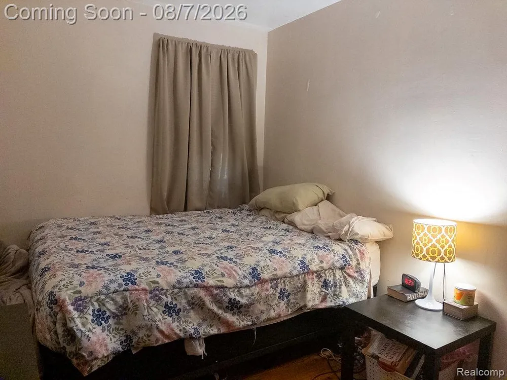 18400 Lenore Detroit City, MI 48219