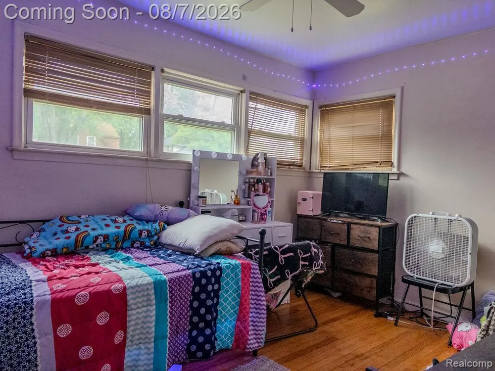 18400 Lenore Detroit City, MI 48219