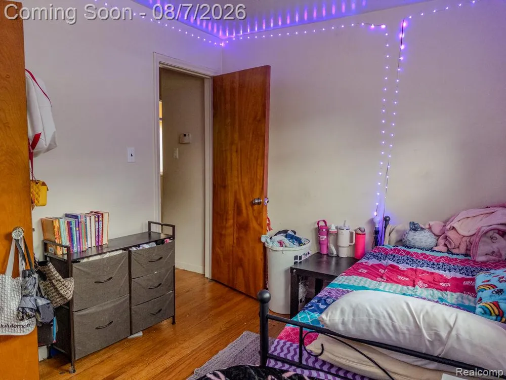 18400 Lenore Detroit City, MI 48219