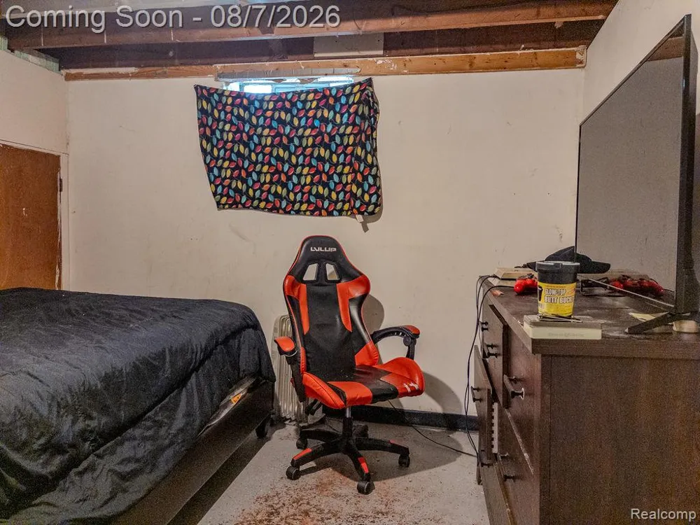 18400 Lenore Detroit City, MI 48219