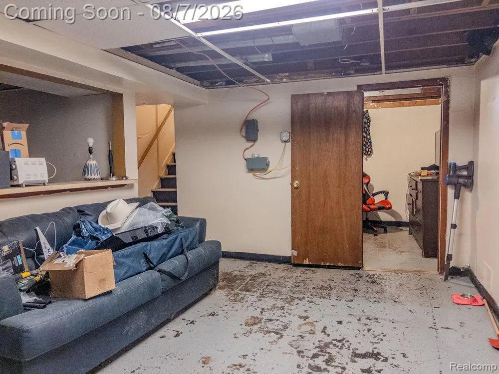 18400 Lenore Detroit City, MI 48219