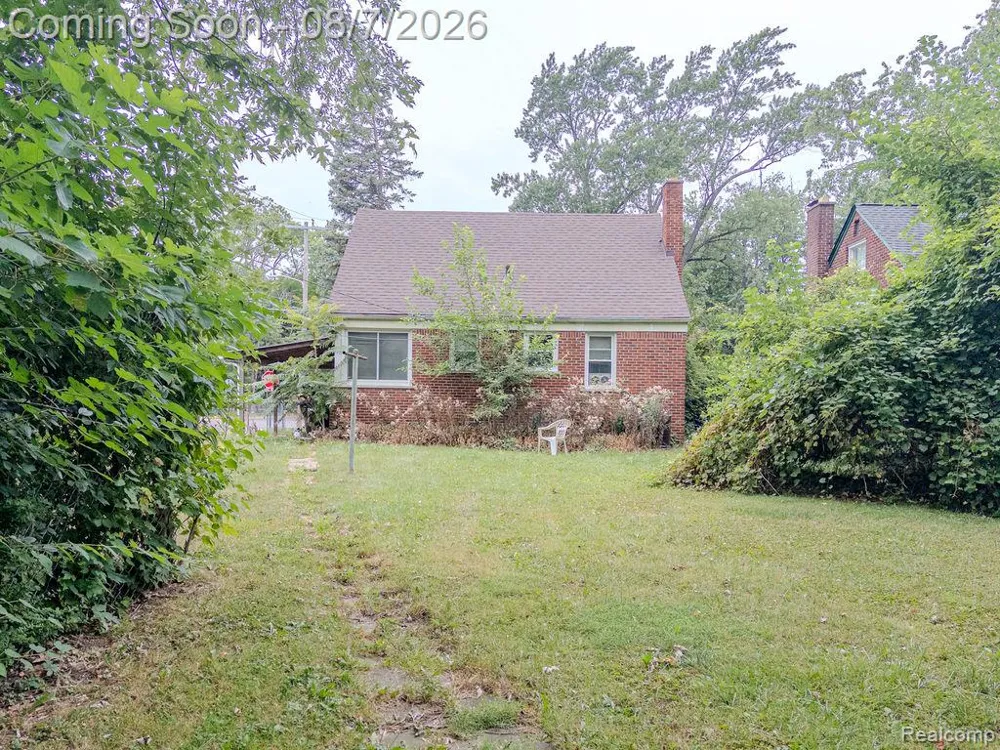 18400 Lenore Detroit City, MI 48219