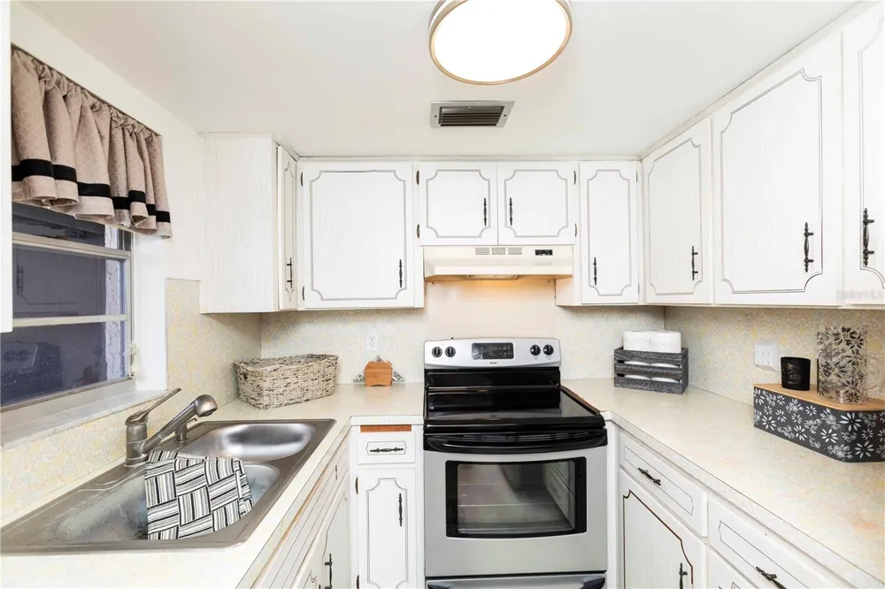 4609 MARINE PARKWAY #203 New Port Richey, FL 34652