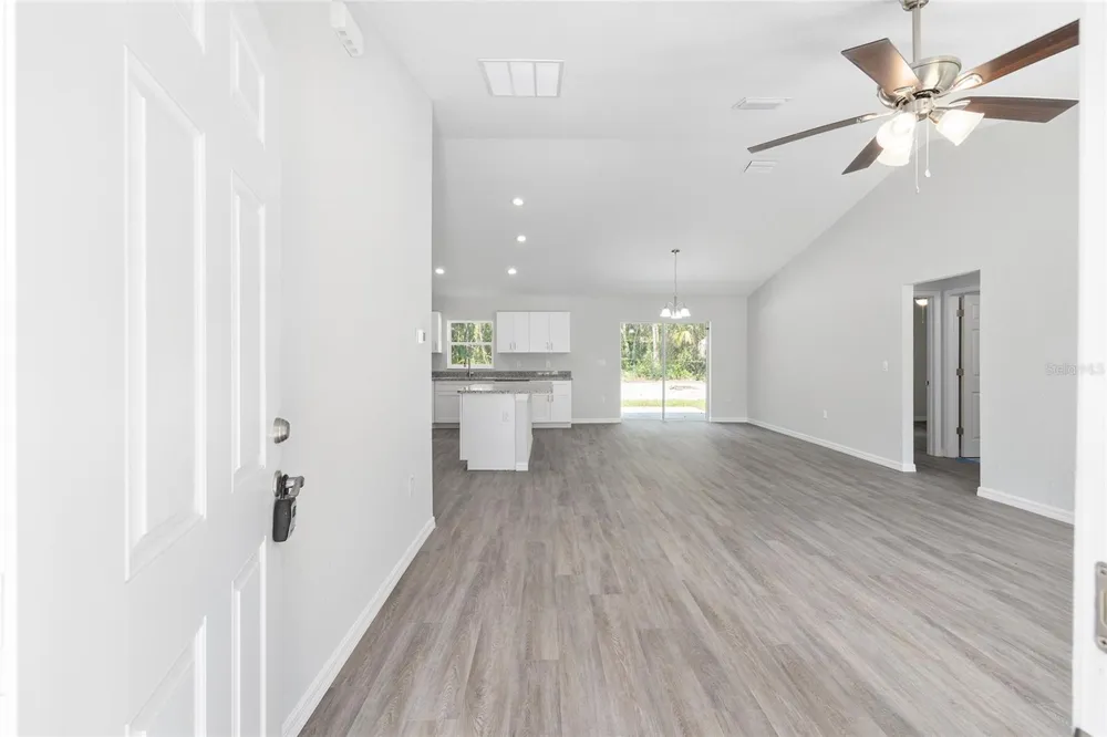 202 FISHER LOOP Ocklawaha, FL 32179