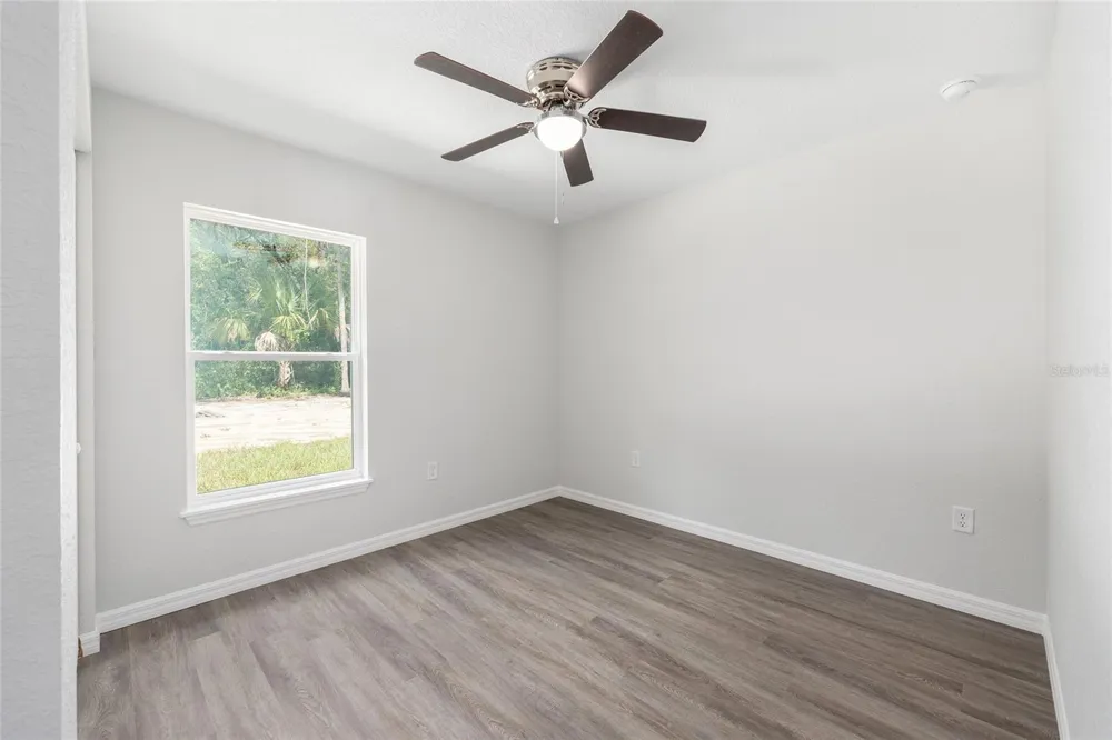 202 FISHER LOOP Ocklawaha, FL 32179