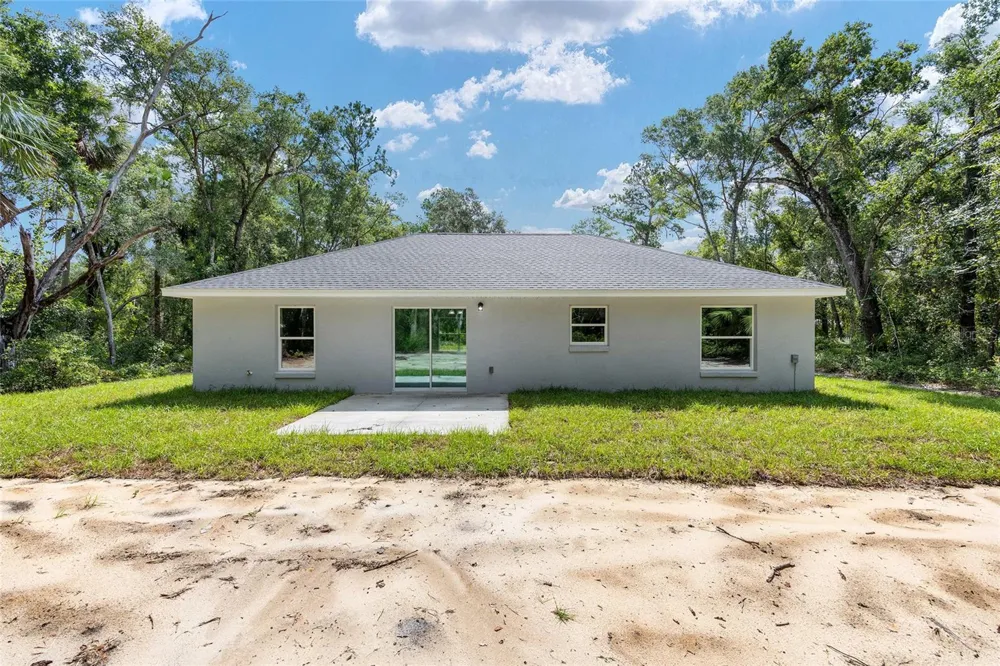 202 FISHER LOOP Ocklawaha, FL 32179