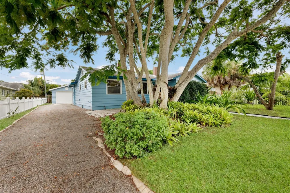 2070 HYDE PARK STREET Sarasota, FL 34239