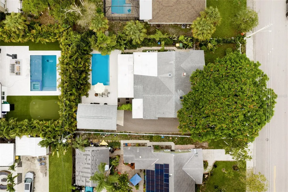2070 HYDE PARK STREET Sarasota, FL 34239