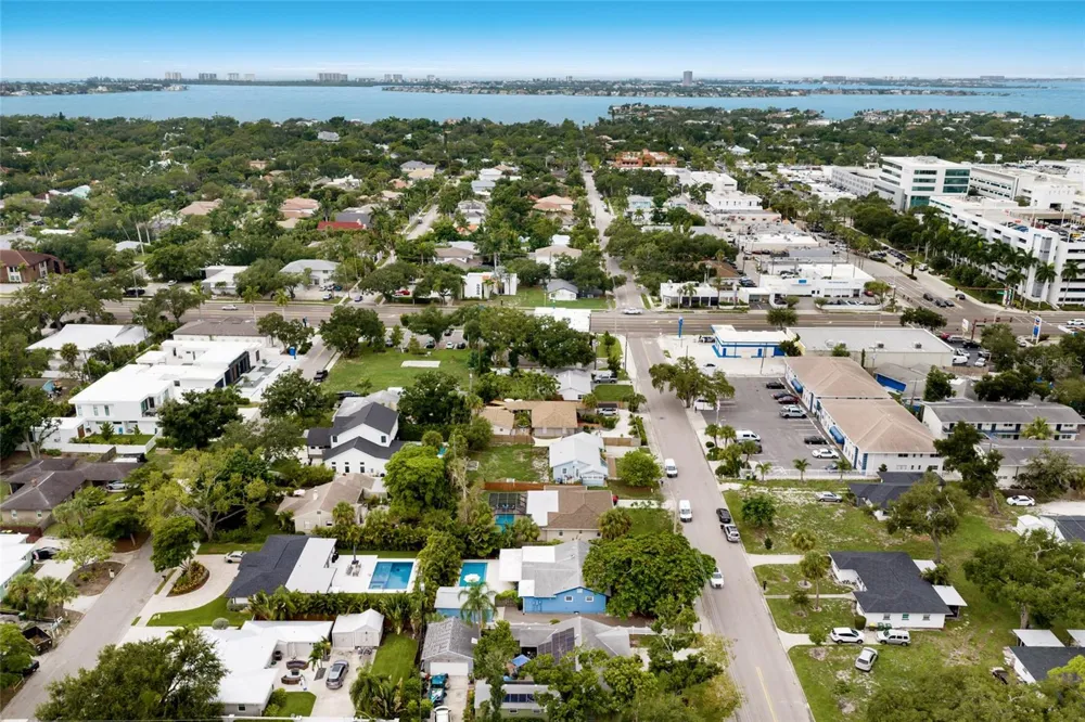 2070 HYDE PARK STREET Sarasota, FL 34239