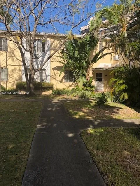 1010 E Ponce De Leon Blvd #3