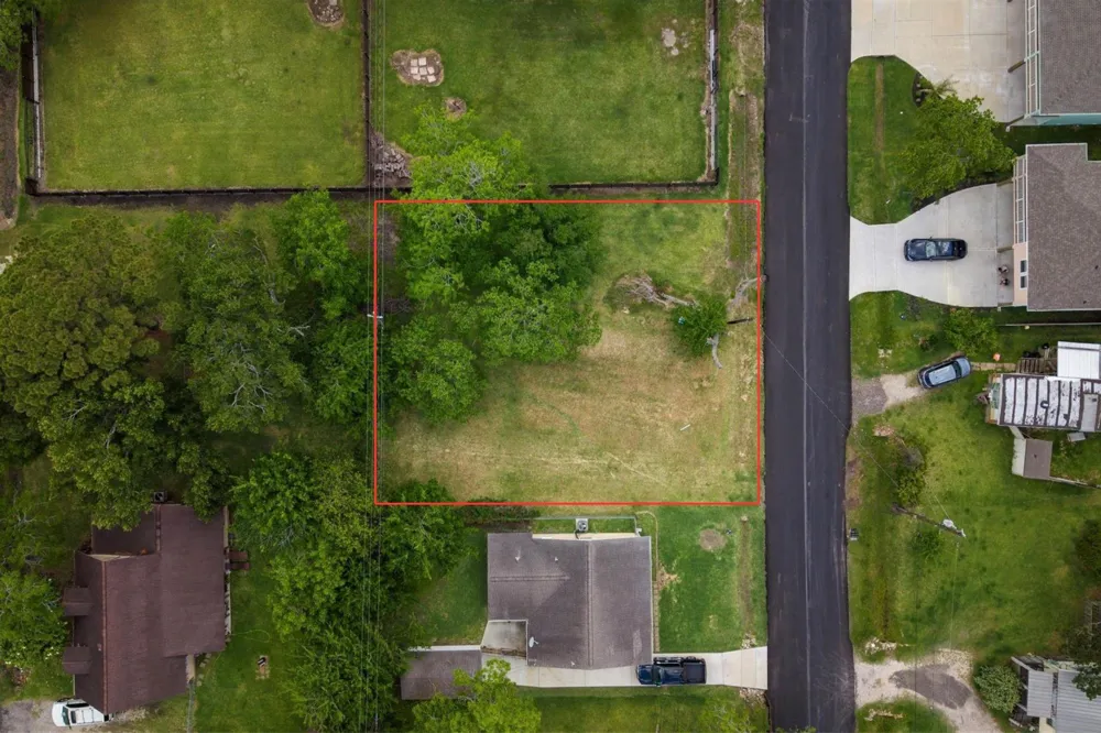 402 Bay Oaks Drive La Porte, TX 77571