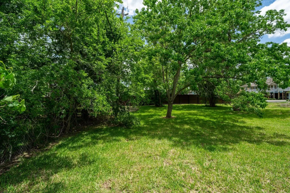 402 Bay Oaks Drive La Porte, TX 77571