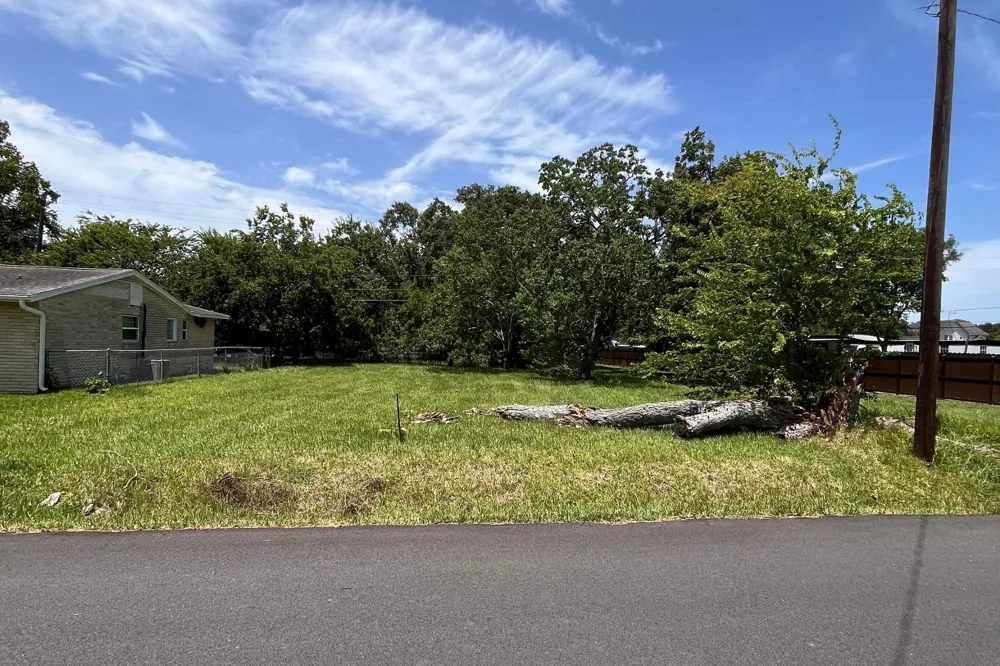 402 Bay Oaks Drive La Porte, TX 77571