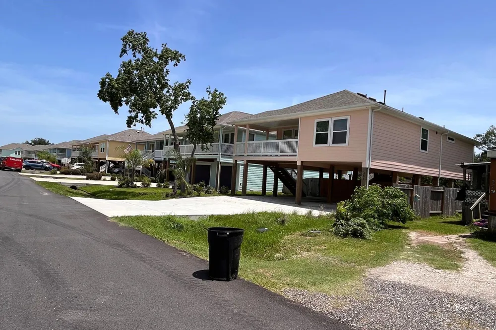 402 Bay Oaks Drive La Porte, TX 77571