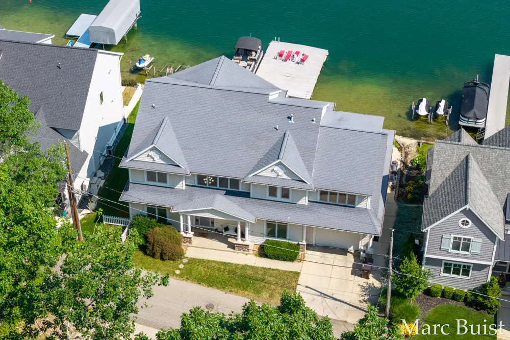 421 Lake Drive Caledonia, MI 49316