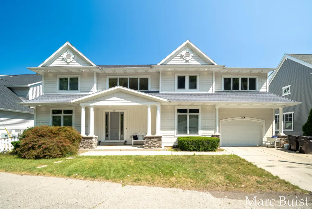 421 Lake Drive Caledonia, MI 49316