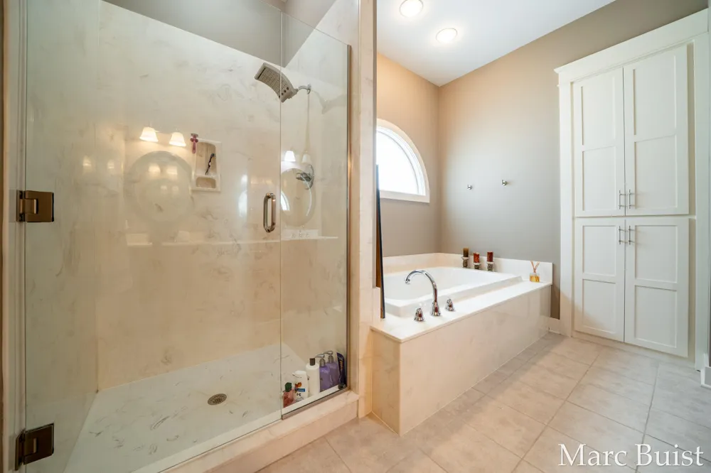 421 Lake Drive Caledonia, MI 49316