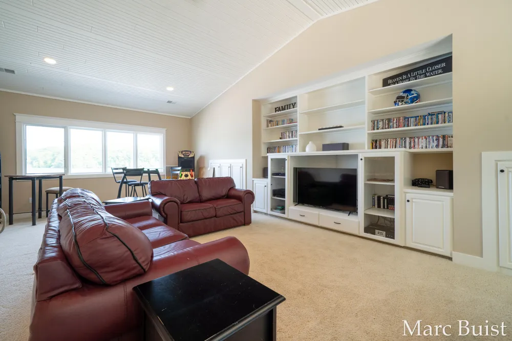 421 Lake Drive Caledonia, MI 49316