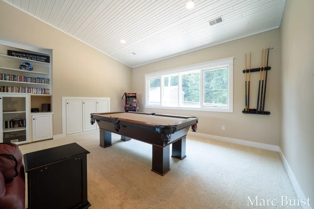 421 Lake Drive Caledonia, MI 49316