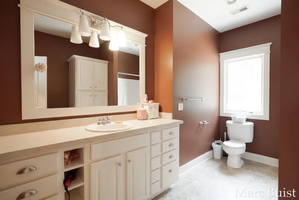 421 Lake Drive Caledonia, MI 49316