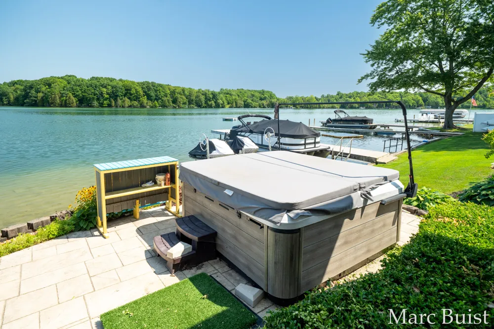 421 Lake Drive Caledonia, MI 49316