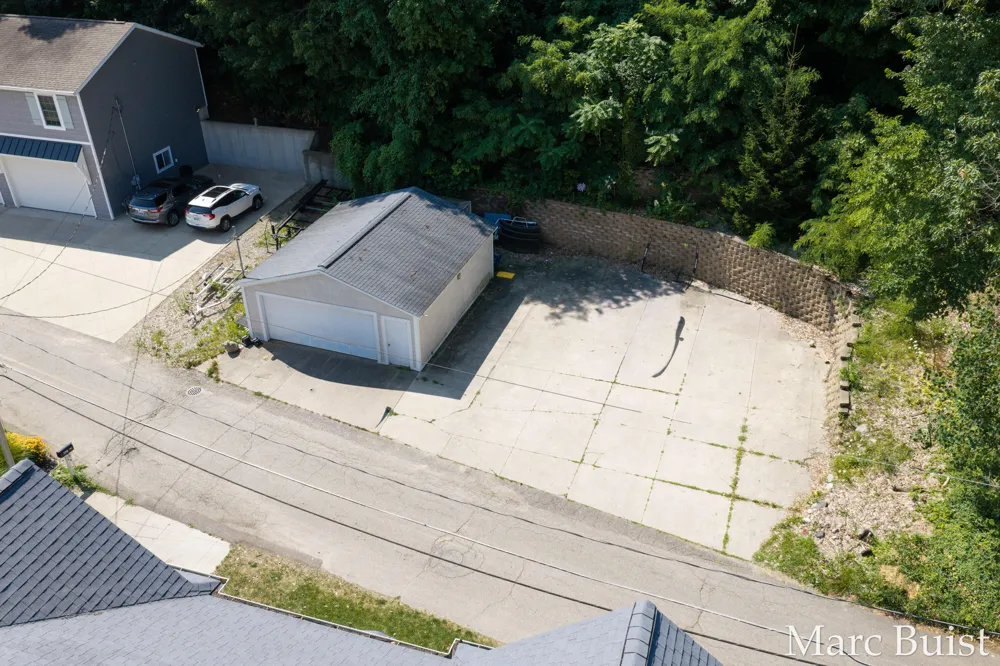421 Lake Drive Caledonia, MI 49316