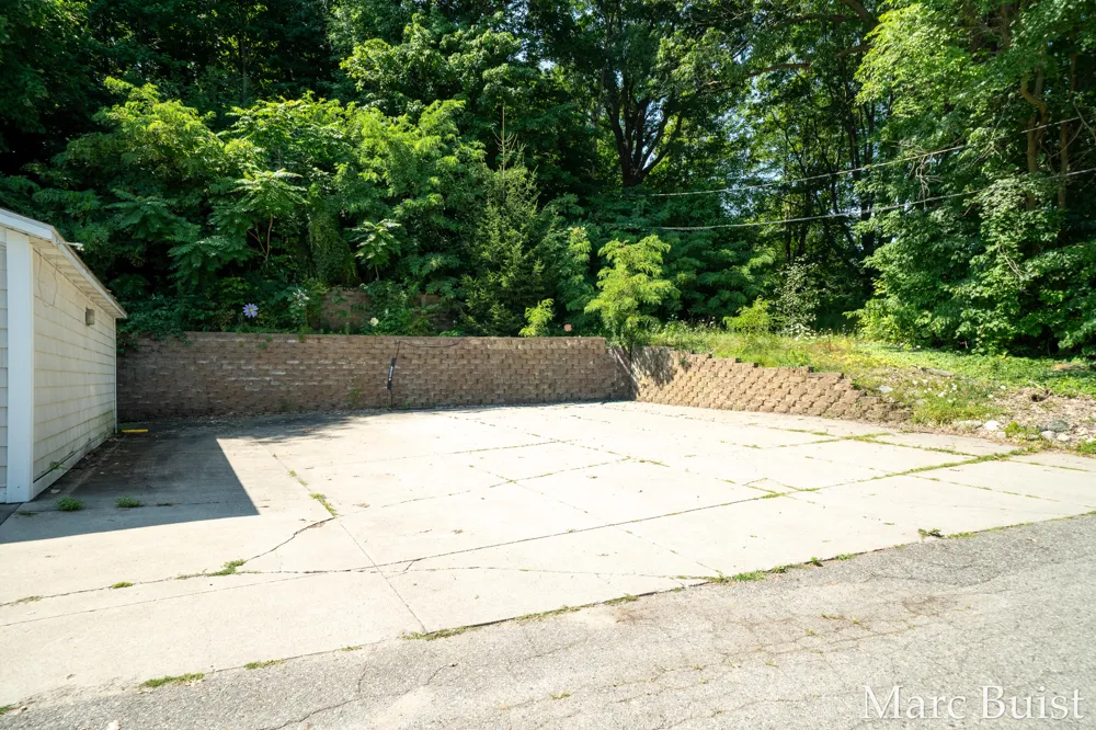421 Lake Drive Caledonia, MI 49316