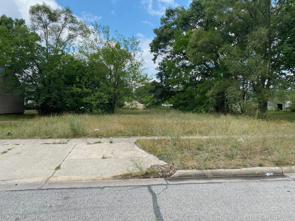 2163 Continental Street Muskegon, MI 49444
