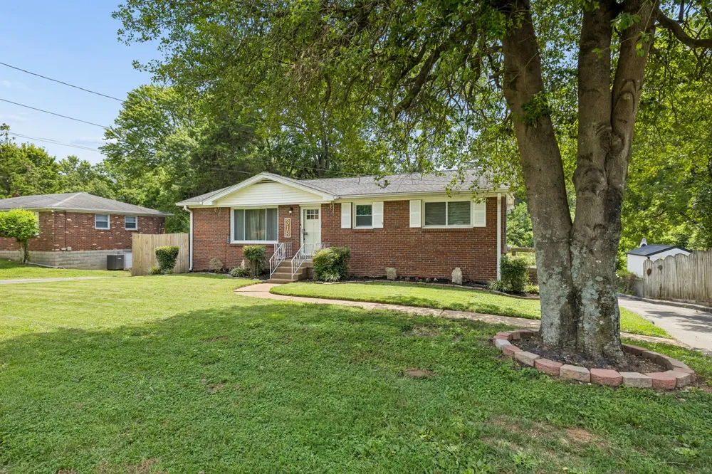 318 Jacksonian Dr Hermitage, TN 37076
