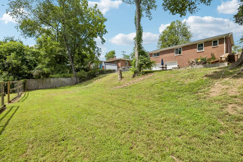 318 Jacksonian Dr Hermitage, TN 37076