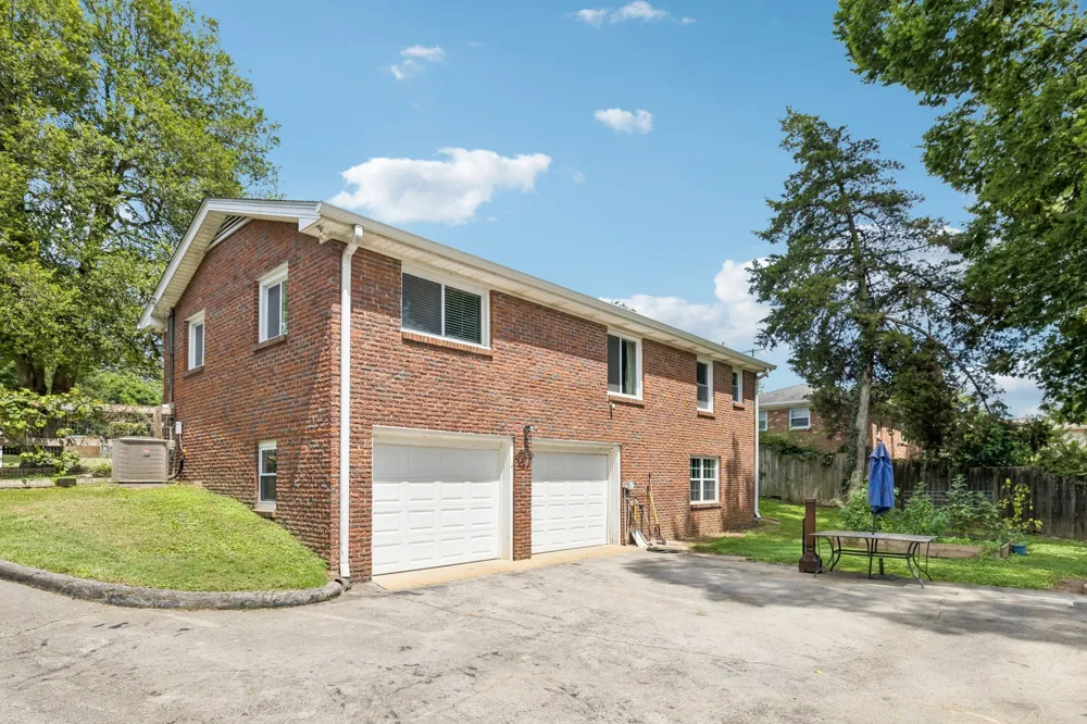 318 Jacksonian Dr Hermitage, TN 37076