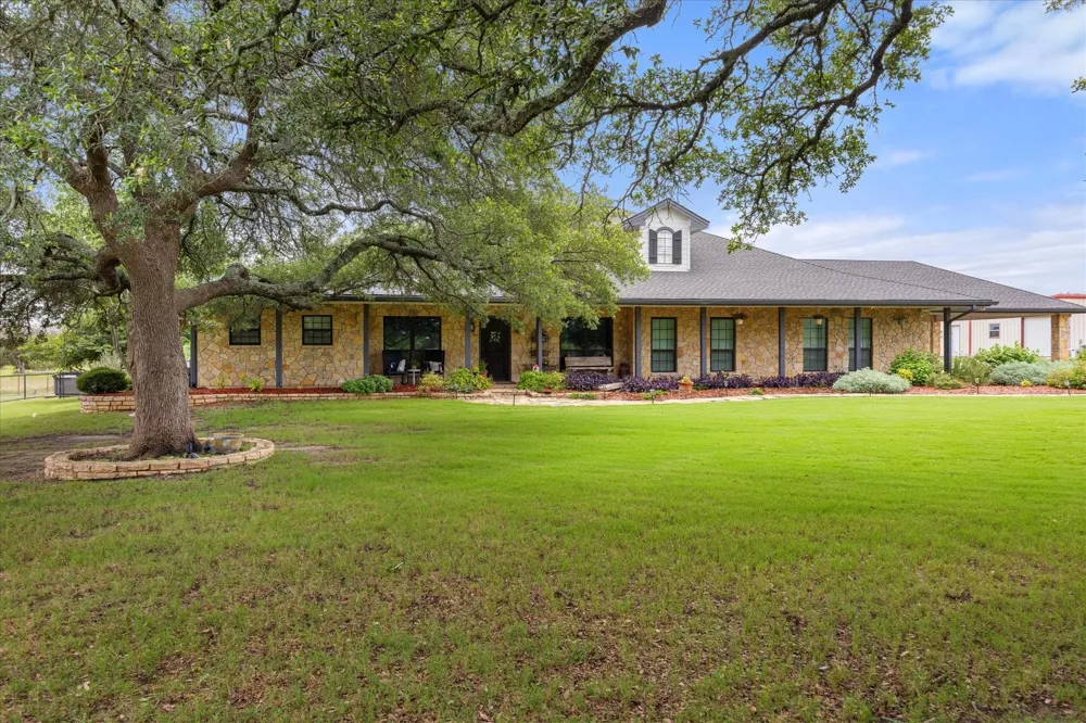2560 Shady Oaks Circle Glen Rose, TX 76043