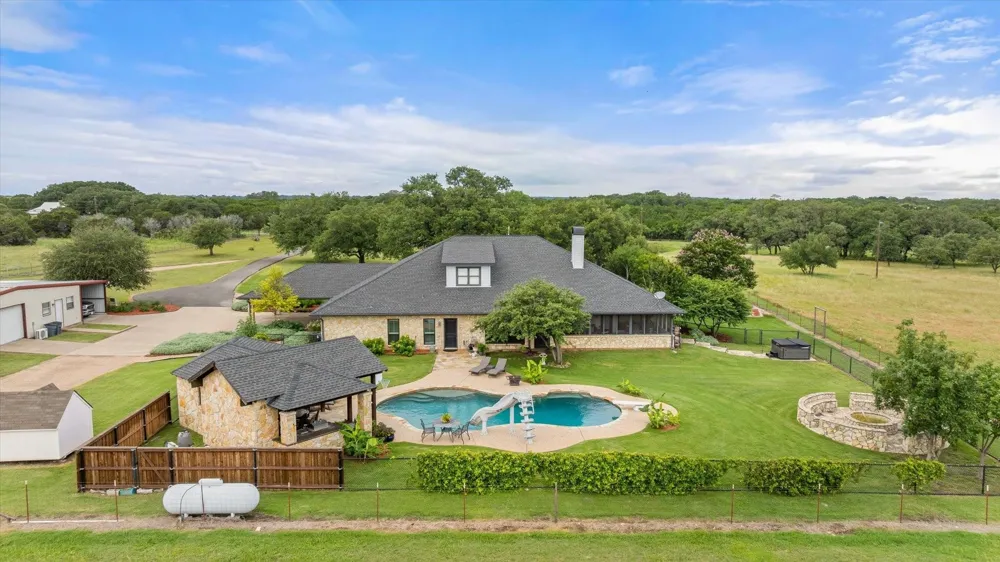 2560 Shady Oaks Circle Glen Rose, TX 76043