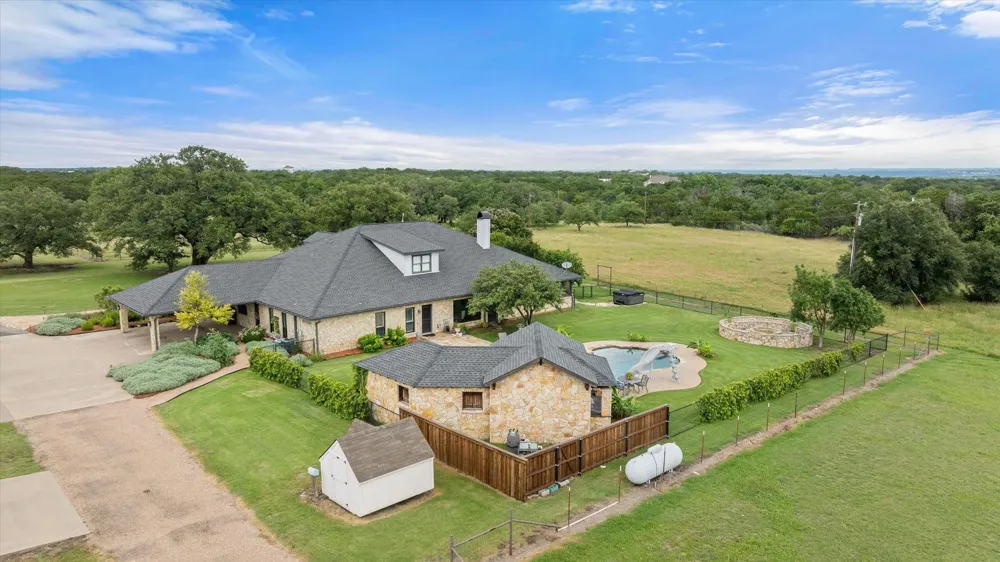 2560 Shady Oaks Circle Glen Rose, TX 76043