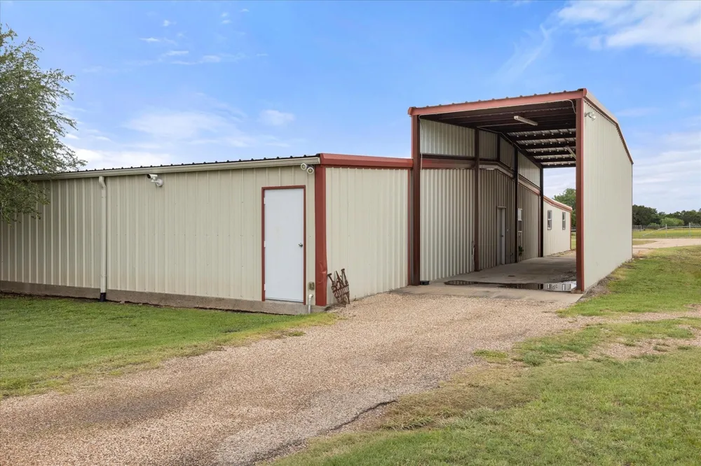 2560 Shady Oaks Circle Glen Rose, TX 76043