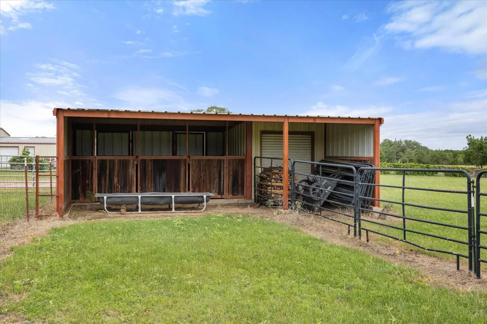 2560 Shady Oaks Circle Glen Rose, TX 76043