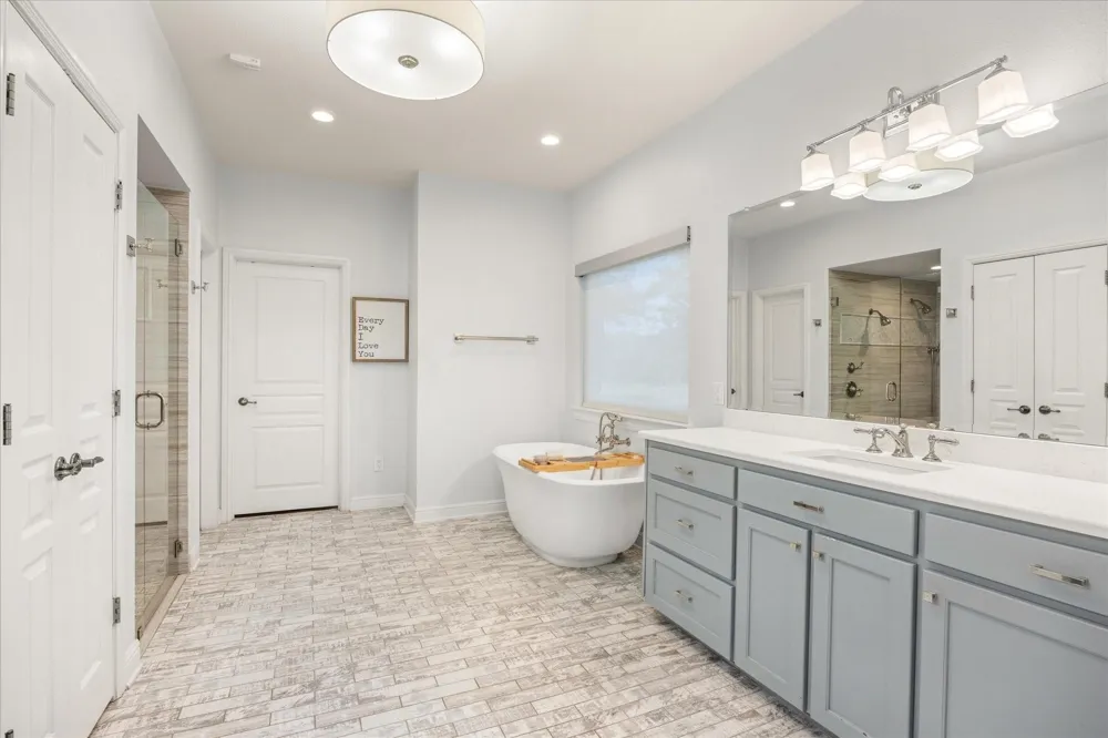 2560 Shady Oaks Circle Glen Rose, TX 76043