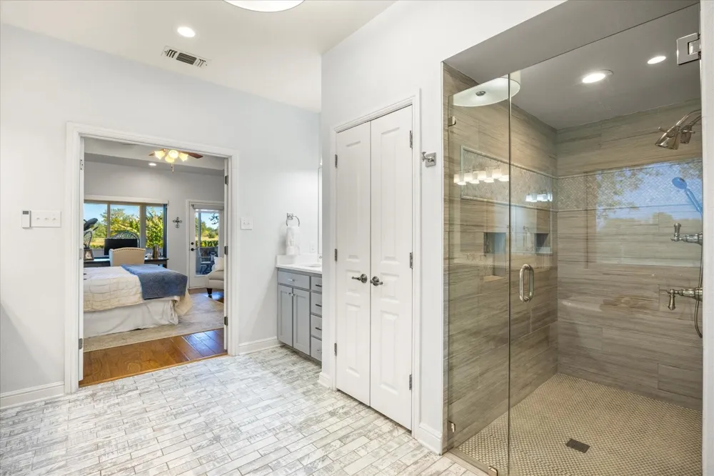2560 Shady Oaks Circle Glen Rose, TX 76043
