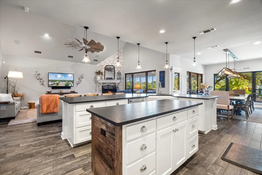 2560 Shady Oaks Circle Glen Rose, TX 76043