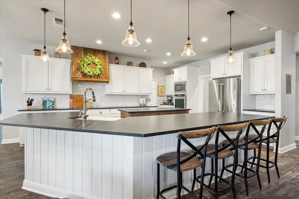 2560 Shady Oaks Circle Glen Rose, TX 76043