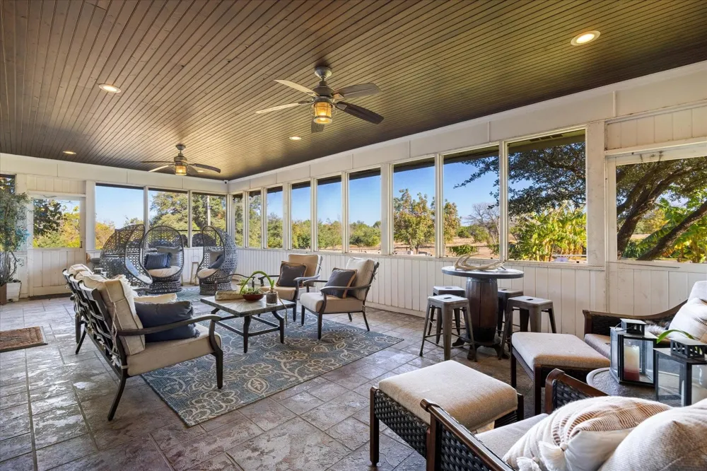 2560 Shady Oaks Circle Glen Rose, TX 76043