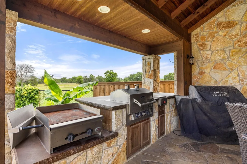 2560 Shady Oaks Circle Glen Rose, TX 76043