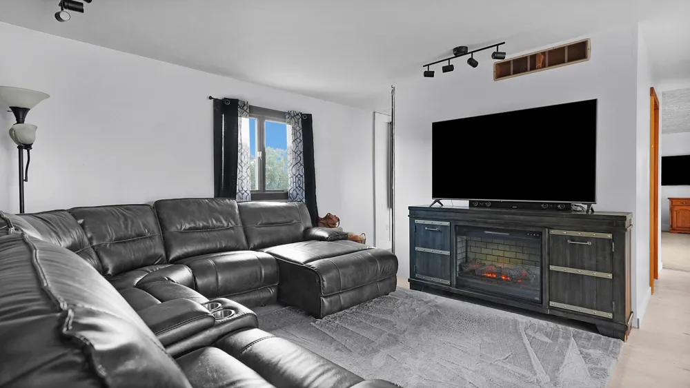 4500 W Howard City-Edmore Six Lakes, MI 48886