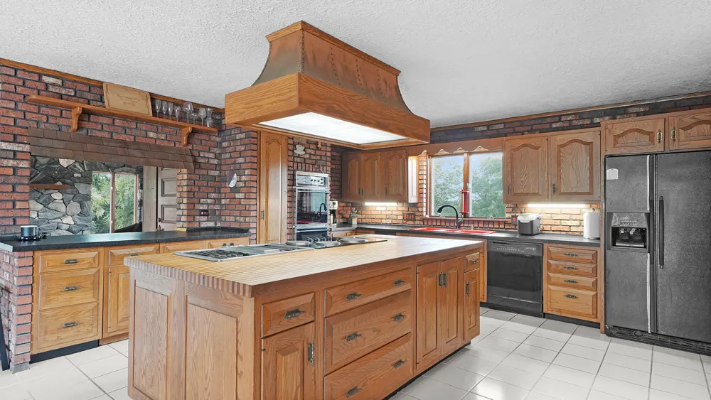 4500 W Howard City-Edmore Six Lakes, MI 48886