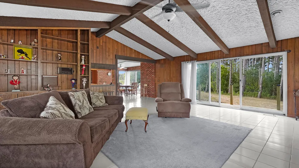 4500 W Howard City-Edmore Six Lakes, MI 48886