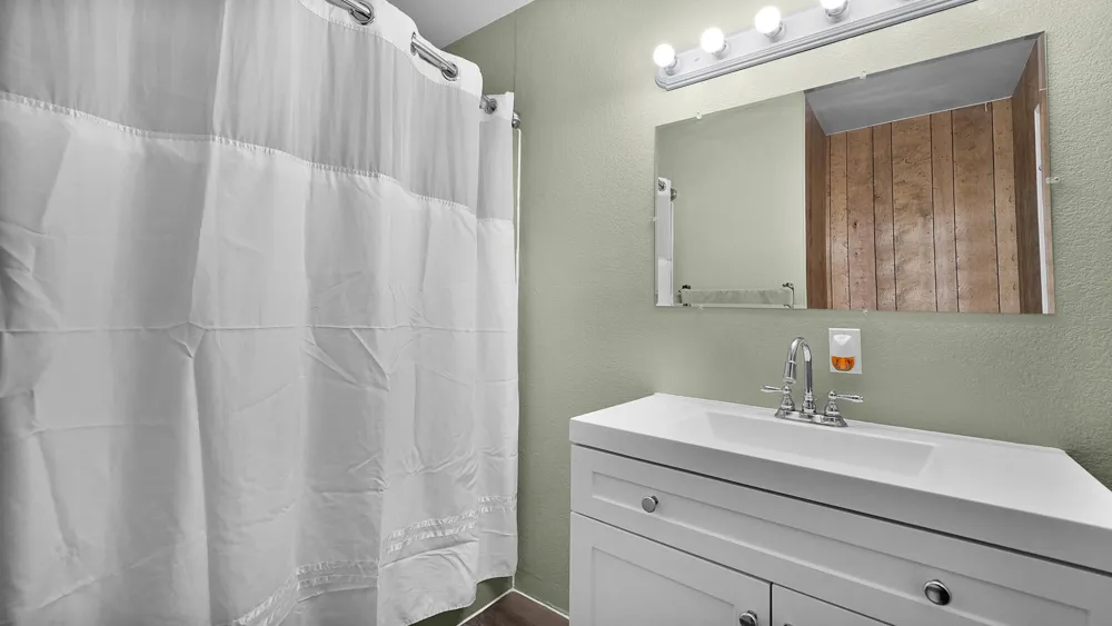 4500 W Howard City-Edmore Six Lakes, MI 48886