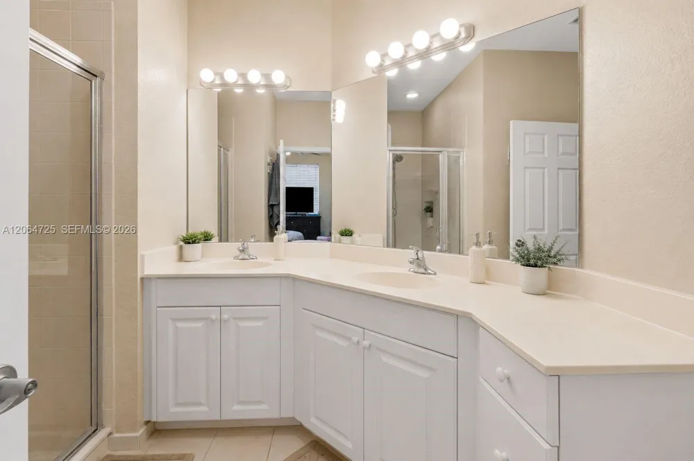 1993 Marsh Harbor Dr Riviera Beach, FL 33404